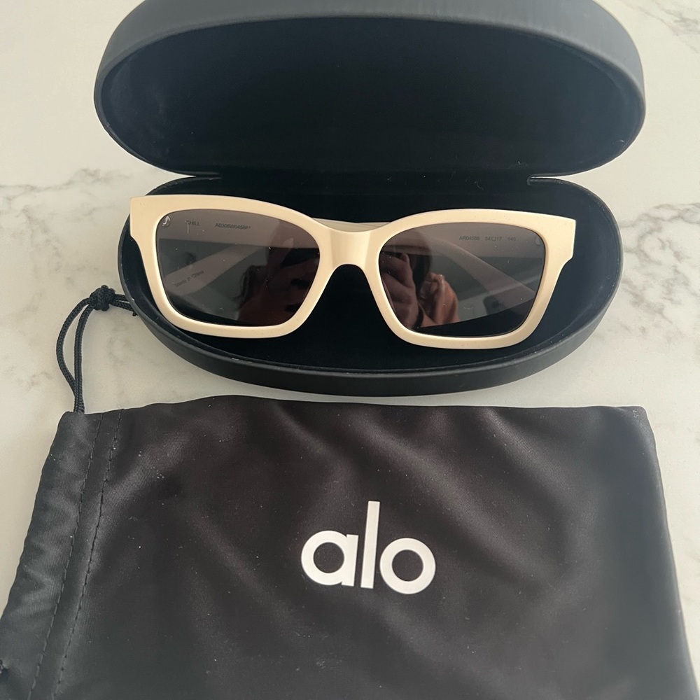 ALO Yoga Chill Sunglasses